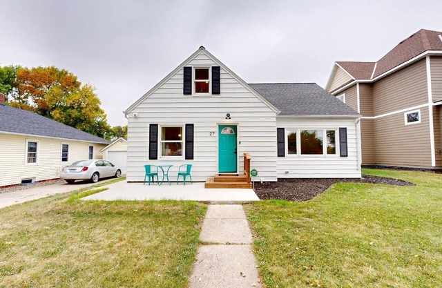 Turquoise Squirrel 27 : Lodge - walking distance to all amenities.