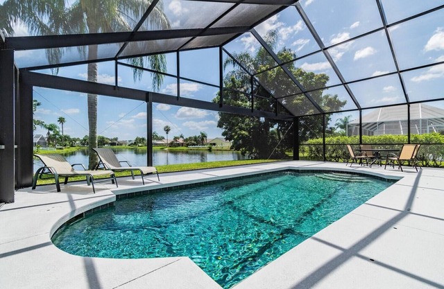 Turtle Lake - Inspiring Lake Views with Heated Pool