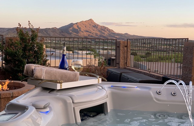 TURTLEBACK OASIS! Mins to Lake, Hot Springs & Golf