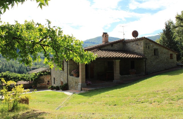 TUSCANY HOUSE IN POPPI (CASENTINO) WITH SWIMMING POOL