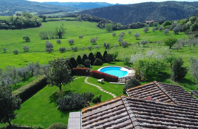 Tuscany Villa with private pool and jacuzzi for Honeymoon and summer holiday