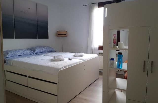 TUUL ETXEA, Habitación en caserío a 8km de Bilbao, Baño compartido