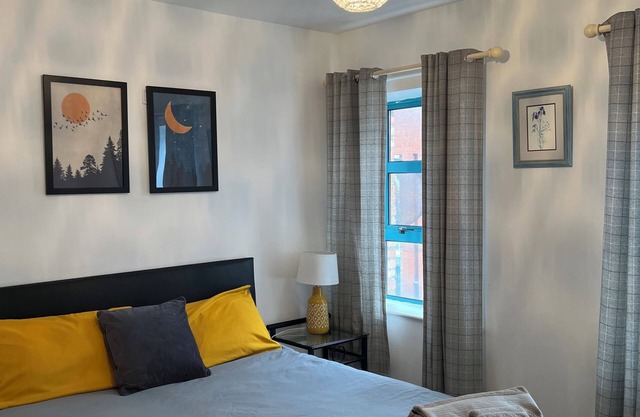 Twenty QC by the River - Two bedroom city centre apartment with river view