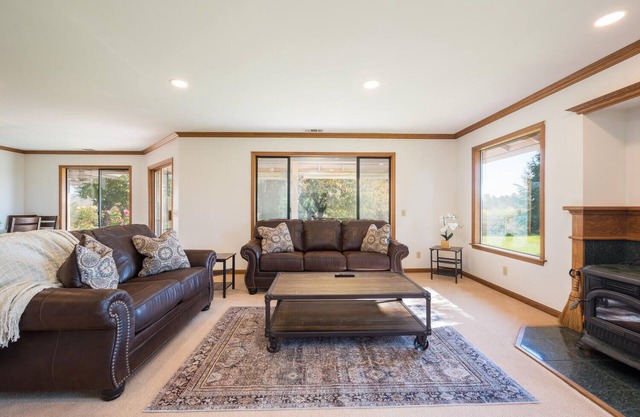 Twin Fawn Estate - Nestled in 160 acres of Rolling Hills & Cabernet Grape Vines