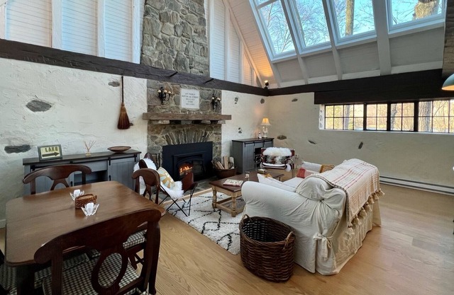 Twin Lakes Designer Stone Cottage