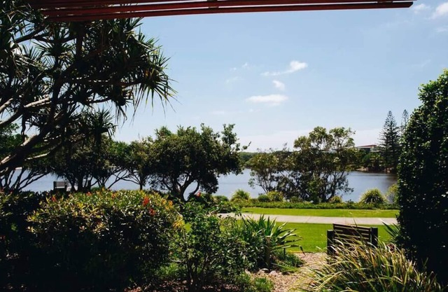 Twin Waters Resort Apartment 3 Brm by the beach