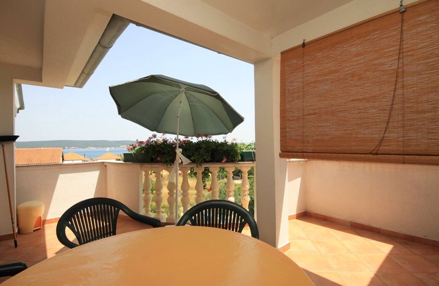 Two bedroom apartment with terrace and sea view Neviđane, Pašman (A-8273-a)