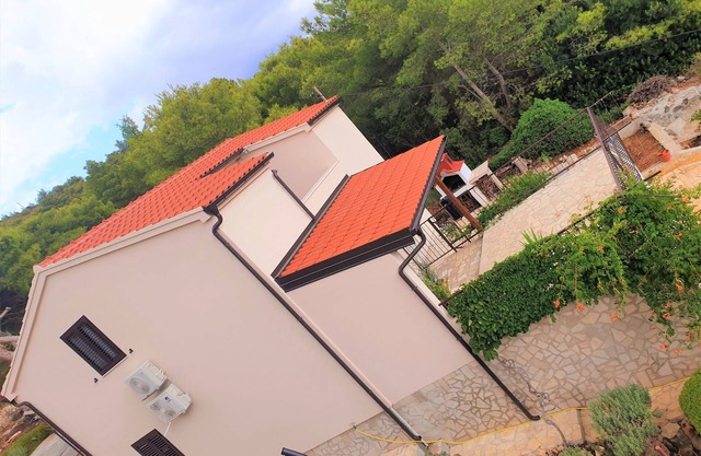 Two bedroom apartment with terrace Rukavac, Vis (A-8496-a)