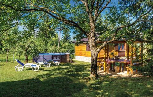 Two-Bedroom Holiday Home In Trosmarija