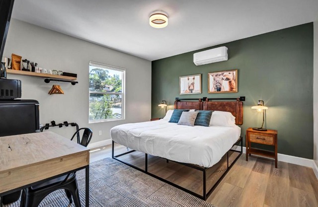 Two Bedroom - King in Master. Heart of Downtown Vista