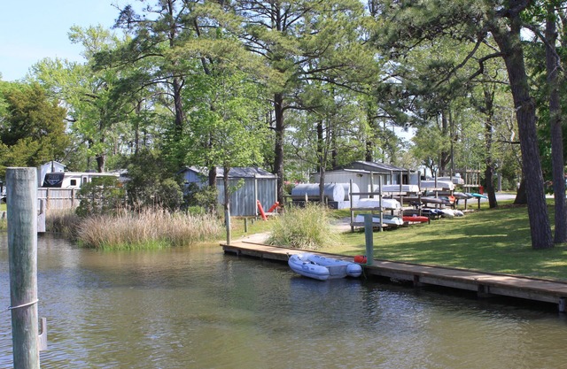Two-bedroom/one bath cottage with dock
