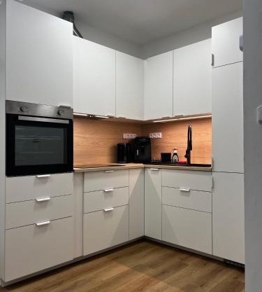 Two Modern Apartments with Complimentary Parking