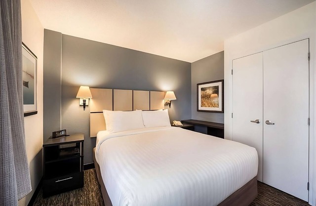 TWO Relaxing 1BR Suite with Private Kitchen, & Pet-friendly