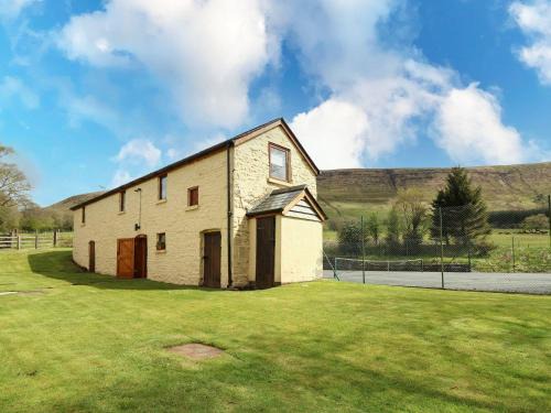 Ty Hir at Blaenbrynich Farm