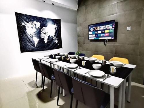 TypeA-10pax-5Bedroom-Balcony-TheMines-IOICityMall-UPM-C180