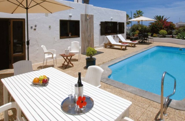 Typical Canarian House with heated pool next to the ocean!