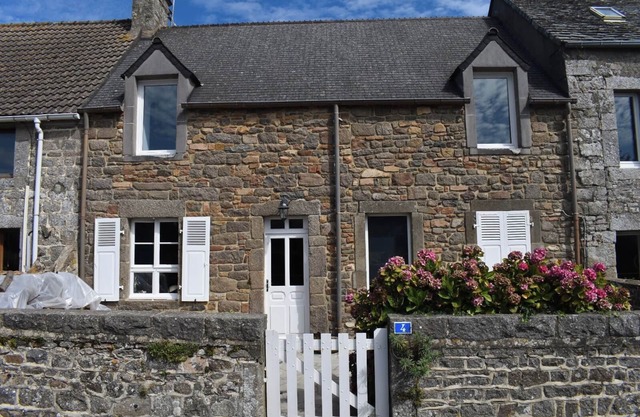 Typical Cotentin house with courtyard and garden!