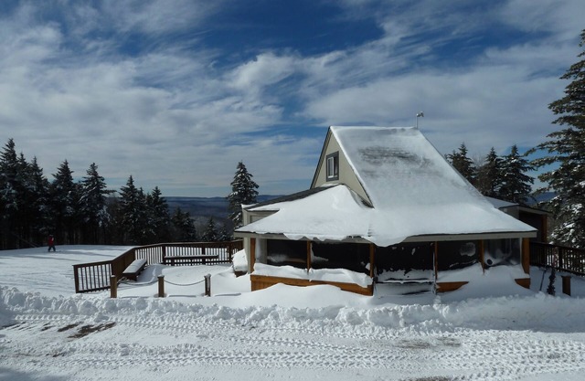 Ultimate Snowshoe Ski-in /Ski Out Home