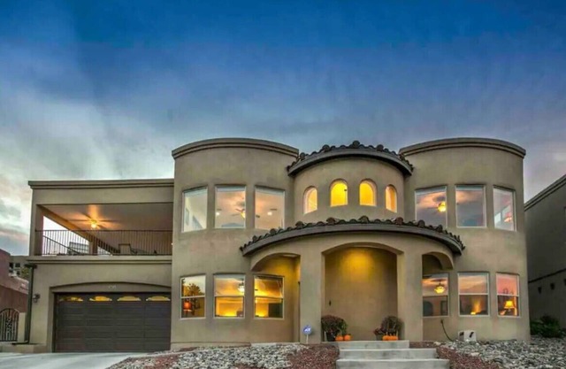 Unbeatable Views! 4BD/2.5BA Custom Home near Old Town