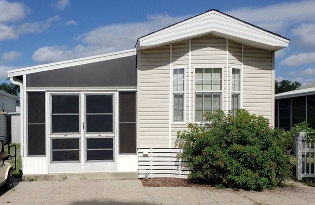 Unique 2-BDRM in Sun Outdoors Sarasota Resort - Includes Golf Cart - Sleeps 6!n