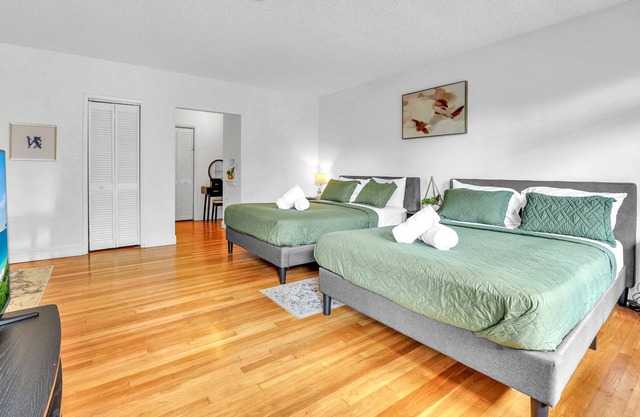 Unique 2 units in 1, sleeps up to 10 people. Near beach.