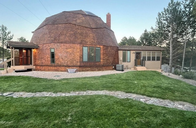 Unique Dome Escape with Missouri River Views, Spacious 3 BR with Rec Room