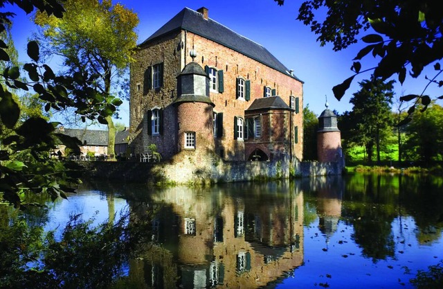 Unique Getaway: 2 Elegant Rooms Close to Aachen Cathedral | Free Parking