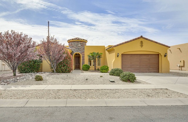 Unique Las Cruces Home w/Patio + Gas Grill!