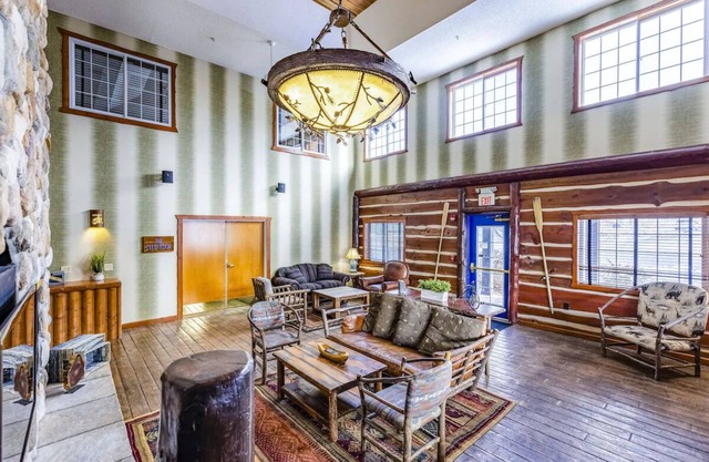 Unique Lodgings with Panoramic Views in Scenic Illinois | 3 Units