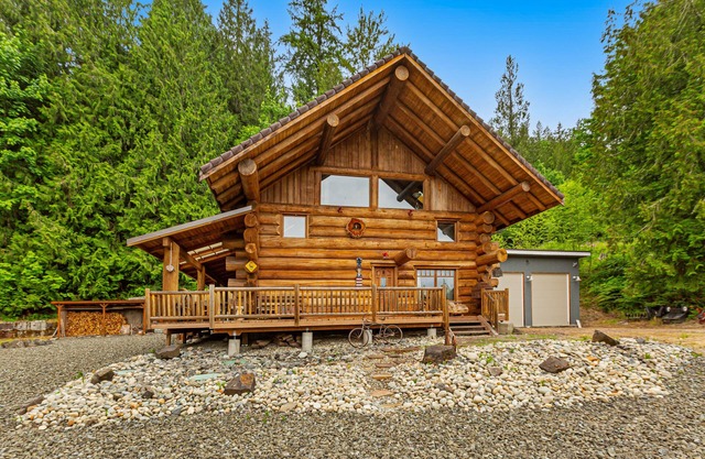 Unique mountain view log home with a wood stove, balcony, patio, & board games