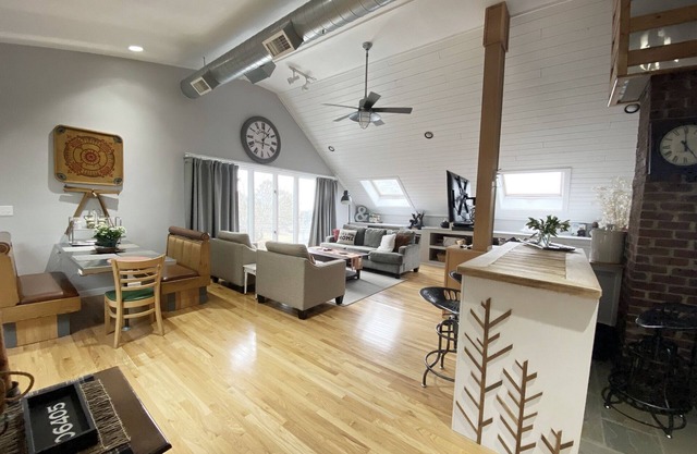 Unique, refined-rustic suite in Stony Creek village.