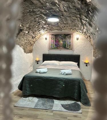Unique Romantic Cave with air conditioner