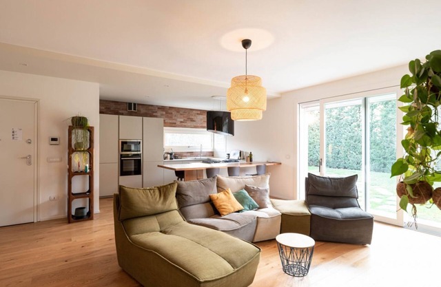 Unique villa in a quiet residential neighborhood, just 15 minutes by car from Padova, where you can enjoy the right relaxation away from city life.Ideal for couples or families and for business trips, it is perfect for 4 guests, bright and spacious, with