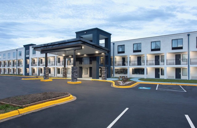 University Inn and Suites'
