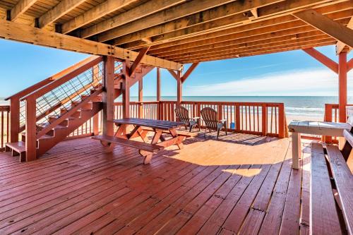 Unobstructed Oceanfront SEA TURTLE Unit 2 Beach Pad!