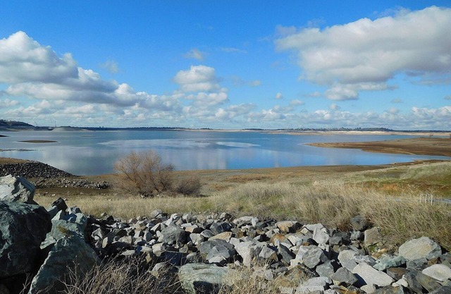 Unwind in our King Studio w/Balcony & Kitchen, Overlooking Folsom's Scenic View