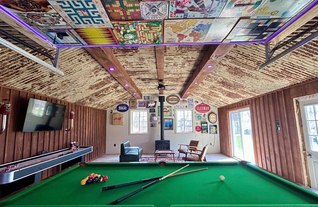 Unwind & Play: Hot Tub & Game Room Cottage,Steps from Charming town of Buckhorn!