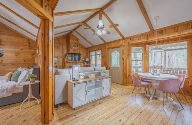 Up Country, Creekside/Hot Tub