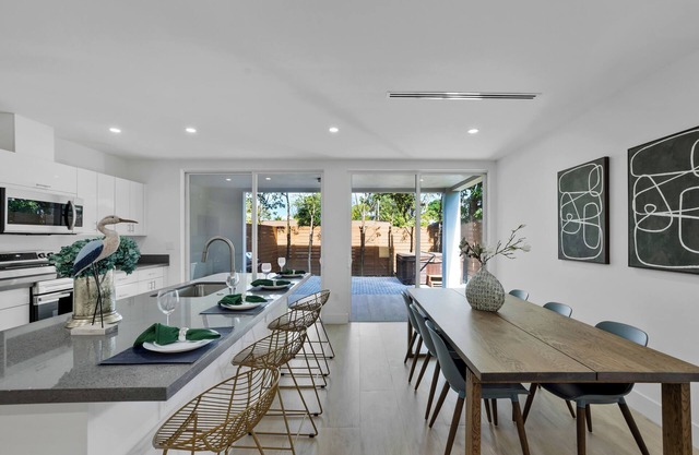 Up to 12 guest Modern Villa near Wynwood!
