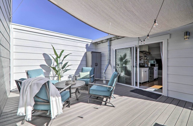 Updated Livermore Apartment w/Private Deck!