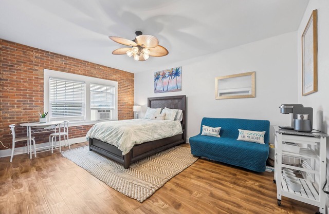 Updated Studio in Downtown Long Beach - Walk to Everything