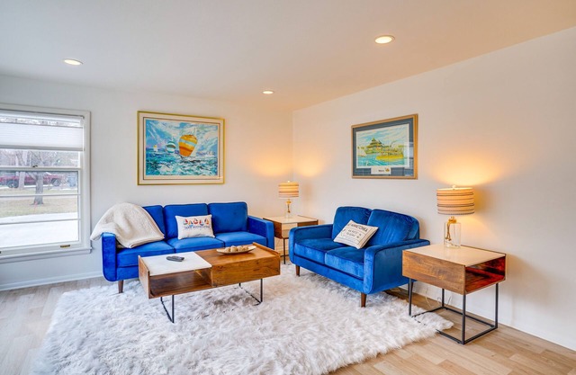 Updated Wayzata Home < 2 Mi to Lake Minnetonka!