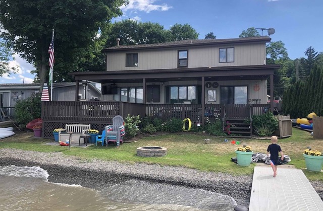 UPDATED YEAR ROUND LAKE HOUSE