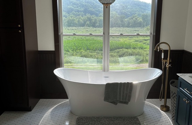 Upscale 4-bedroom Farmhouse in Muscoda on Historic Century-Old Farm w/AC, Wi-Fi