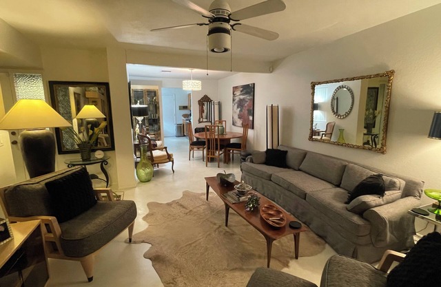 Upscale Patio Home with Designer touches in Tucson Close to TMC/Riverwalk