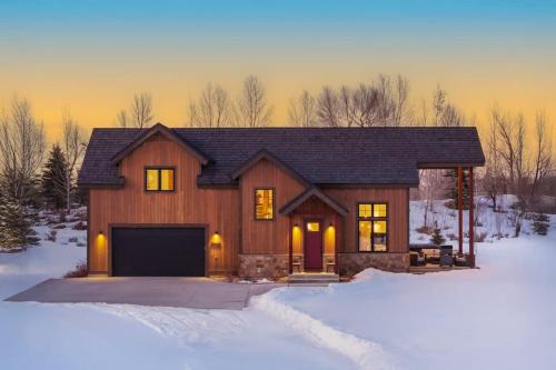 Upscale Ski Chalet - Wildlife AC Hot Tub
