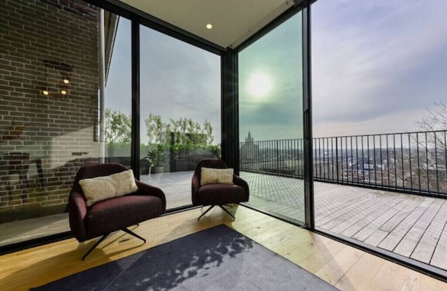 Upscale & Unique ~ Cinema Room ~ Terrace ~ Views!