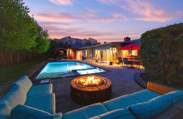 Uptown home, Heated Pool, Hot Tub, Amazing Views
