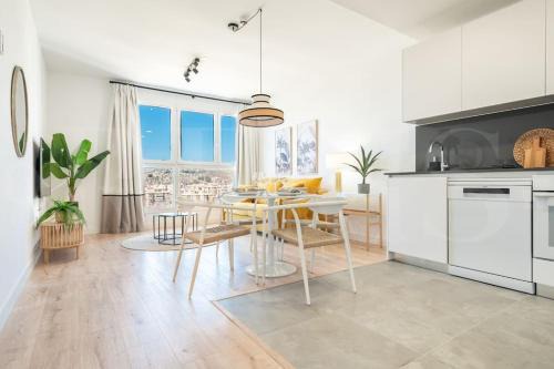 Urban Sky apartment with parking & gym by REMS