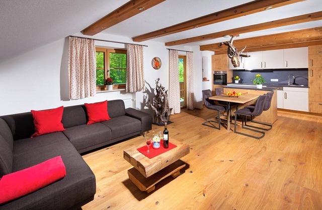 Vacation apartment Hochalm, 2-4 persons, 80 sqm, balcony 10 sqm, 2 bedrooms, attic floor